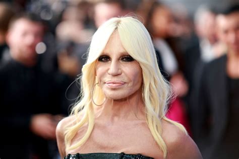 Biografia della stilista Donatella Versace, dalla morte .